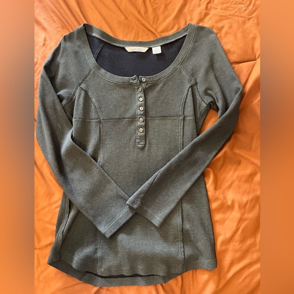 Forest green form fitting Henley top - Picture 1 of 1